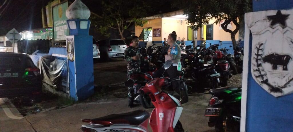 Polsek Bojong Menggelar Kegiatan Sambang Dialogis Malam Hari Guna Jaga Kondusifitas Wilayah 10 WhatsApp Image 2024 08 03 at 10.10.26