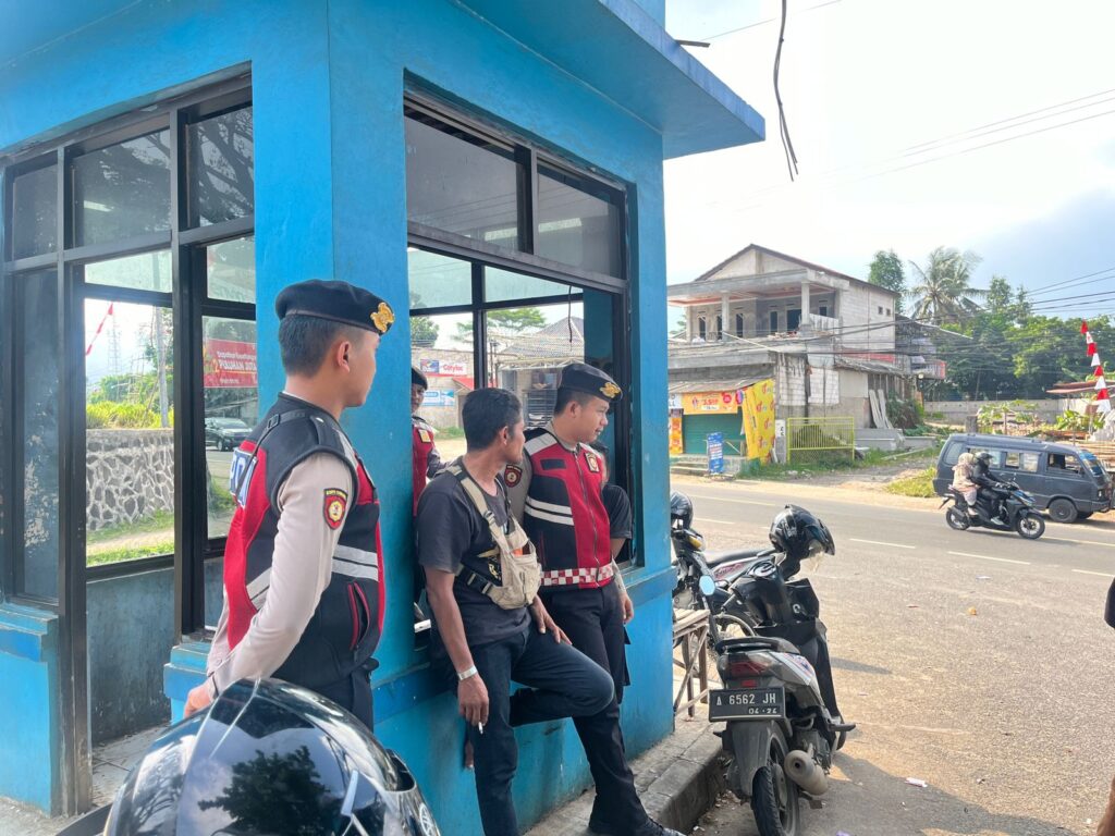 Sat Samapta Polres Pandeglang Gelar Patroli Dialogis Terhadap Supir Angkutan Umum di Terminal Kadubanen 4 WhatsApp Image 2024 08 04 at 17.33.40