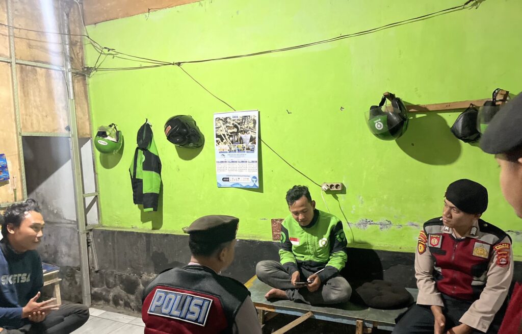 Sat Samapta Polres Pandeglang Gelar Patroli Dialogis dan Berikan Himbauan kepada Ojek Online di Gedung Juang 45 1 WhatsApp Image 2024 08 05 at 05.57.03