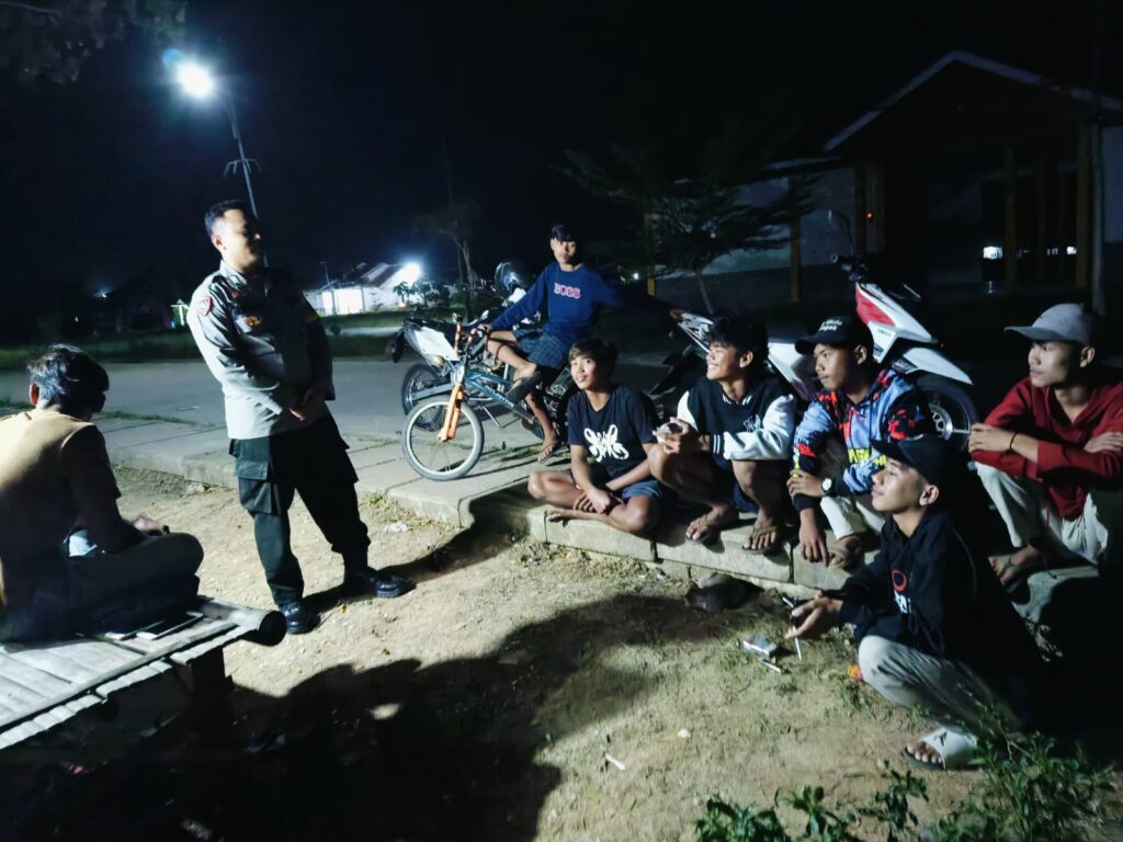 Polsek Panimbang Himbau Remaja untuk Hindari Narkoba, Tawuran, dan Balapan Liar wilkum Polsek Panimbang desa Citeureup 5 WhatsApp Image 2024 08 06 at 23.46.35