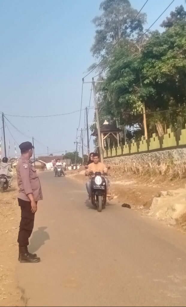 Giat rutin Polsek Picung strong point Pengaturan Jln. Raya Picung - Malingping 8 WhatsApp Image 2024 08 08 at 21.57.33