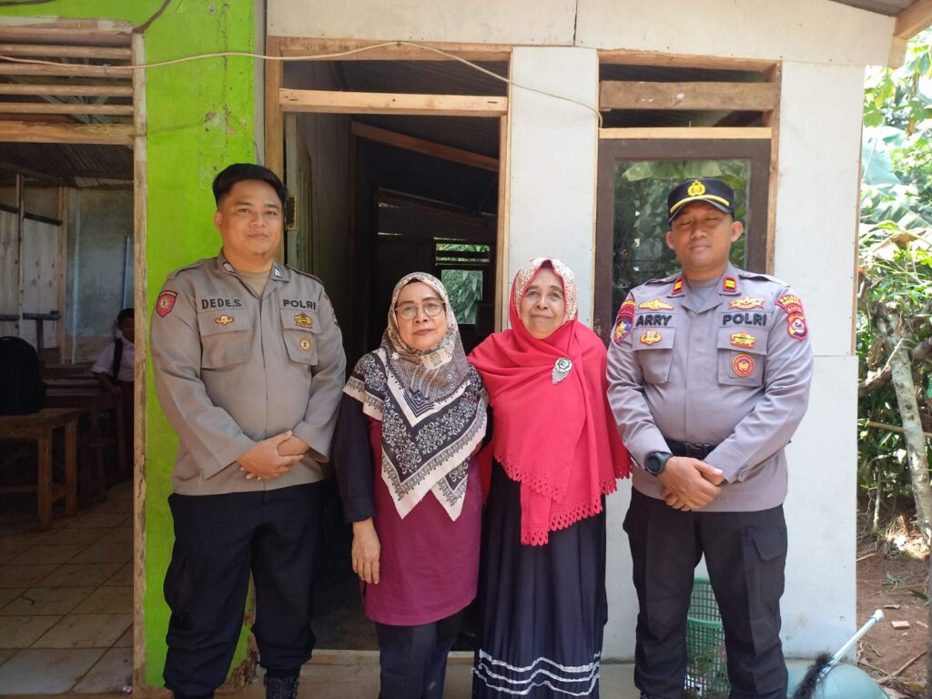 Kapolsek Picung dan Bhabinkamtibmas Sambangi SDN Pasirsedang 2, Bahas Rencana Relokasi 10 WhatsApp Image 2024 08 08 at 22.08.13
