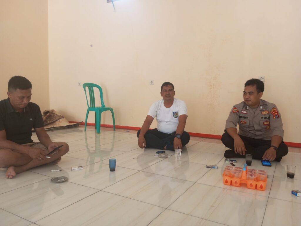Petugas Piket Polsek Cimanggu Laksanakan Rutinitas Sambang Kantor Desa Padasuka 4 WhatsApp Image 2024 08 09 at 23.21.28