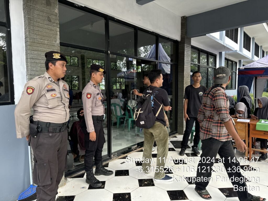 Sat Samapta Polres Pandeglang Amankan Reuni Akbar SMK Negeri 2 Pandeglang 9 WhatsApp Image 2024 08 11 at 18.52.23