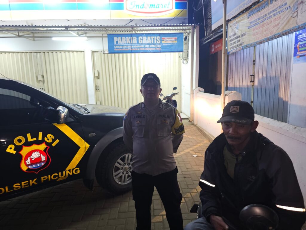 Polsek Picung Melaksanakan Patroli malam dengan Sasaran Waralaba 2 WhatsApp Image 2024 08 12 at 00.49.56