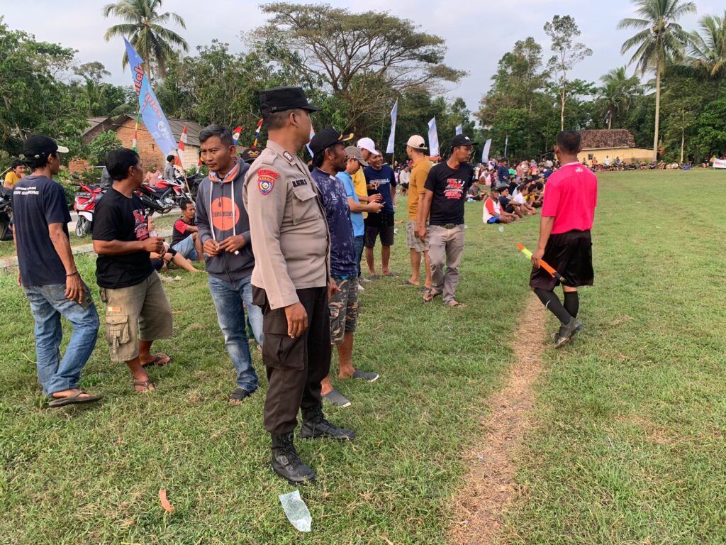 Polsek Panimbang Menggelar Pengamanan Sepak Bola di Wilayah Hukum Panimbang 3 WhatsApp Image 2024 08 12 at 01.05.40