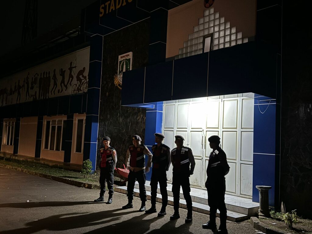 Sat Samapta Polres Pandeglang Gelar Kegiatan Preventif di Stadion Badak 6 WhatsApp Image 2024 08 12 at 05.56.29
