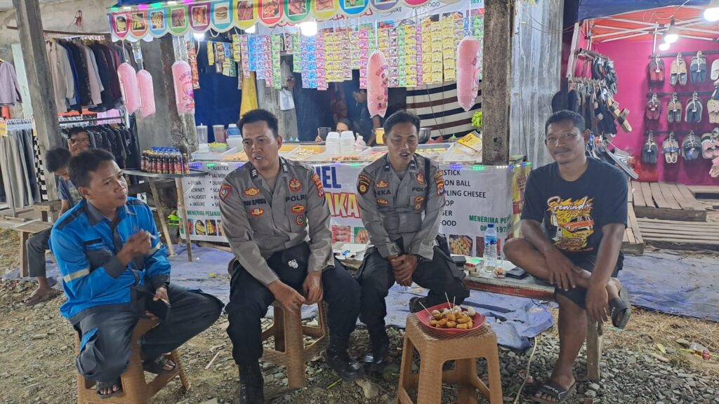 Antisipasi anggota Polsek Cikeusik Cegah Gangguan Kamtibmas Malam Hari, Polsek Cikeusik Rutin Laksanakan Patroli 7 WhatsApp Image 2024 08 12 at 06.13.00