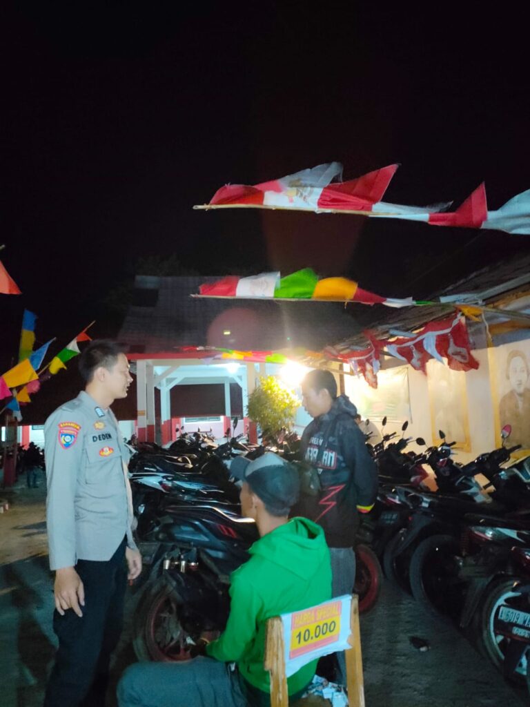 Polsek Cibaliung Gelar Patroli Malam Cegah Balap Liar dan Kejahatan 8 WhatsApp Image 2024 08 12 at 06.40.13