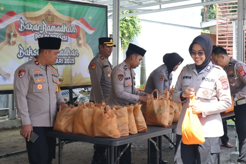 Polres Pandeglang Gelar Bazaar Pasar Murah Ramadhan Untuk Masyarakat 4 WhatsApp Image 2025 03 21 at 10.07.26