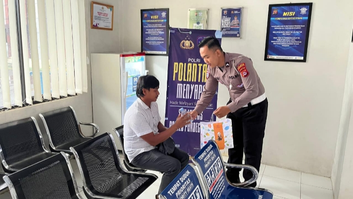 Satlantas Polres Pandeglang Gelar Program “Polantas Menyapa”, Berikan Pelayanan Prima kepada Pemohon SIM 6 IMG 20251112 100114