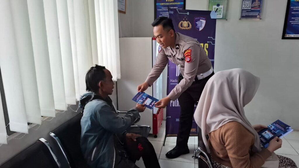 Satlantas Polres Pandeglang Gelar Program “Polantas Menyapa” melalui Coaching Clinic Pemohon SIM 6 WhatsApp Image 2025 11 24 at 10.32.48
