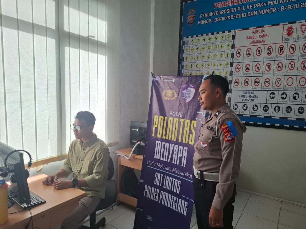Satlantas Polres Pandeglang Gelar Coaching Clinic dalam Program “Polantas Menyapa” 3 WhatsApp Image 2025 11 27 at 08.11.03