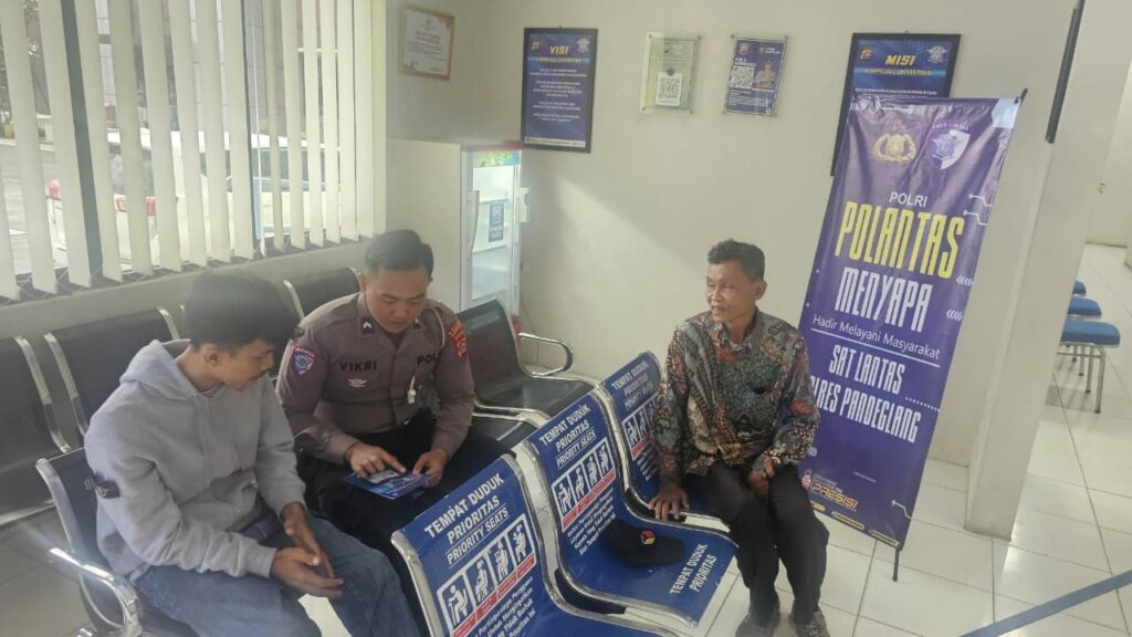 Satlantas Polres Pandeglang Gelar Coaching Clinic Pemohon SIM dalam Program Polantas Menyapa 8 WhatsApp Image 2025 12 20 at 09.31.20