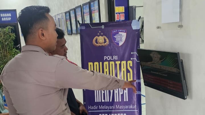 Satlantas Polres Pandeglang Gelar Pelayanan Prima di Satpas, Berikan Coaching Clinic kepada Pemohon SIM 3 WhatsApp Image 2025 12 30 at 09.55.13