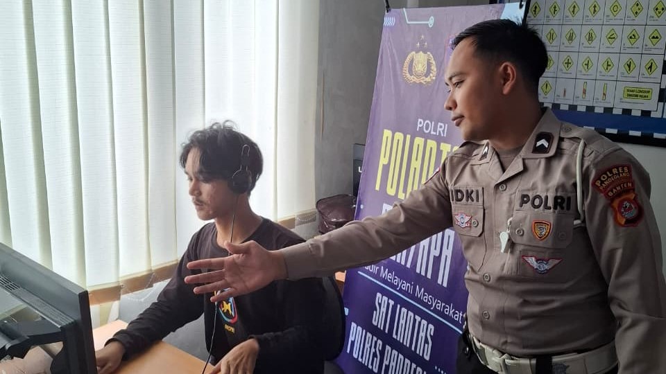 Satlantas Polres Pandeglang Gelar Pelayanan SIM Humanis Lewat Program Polantas Menyapa 2 WhatsApp Image 2026 01 29 at 09.45.14