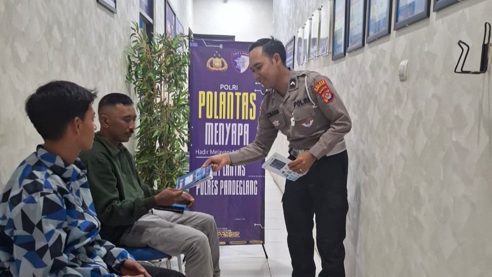 Satlantas Polres Pandeglang Gelar Pelayanan Prima Pemohon SIM dalam Program Polantas Menyapa 8 WhatsApp Image 2026 02 02 at 10.37.02