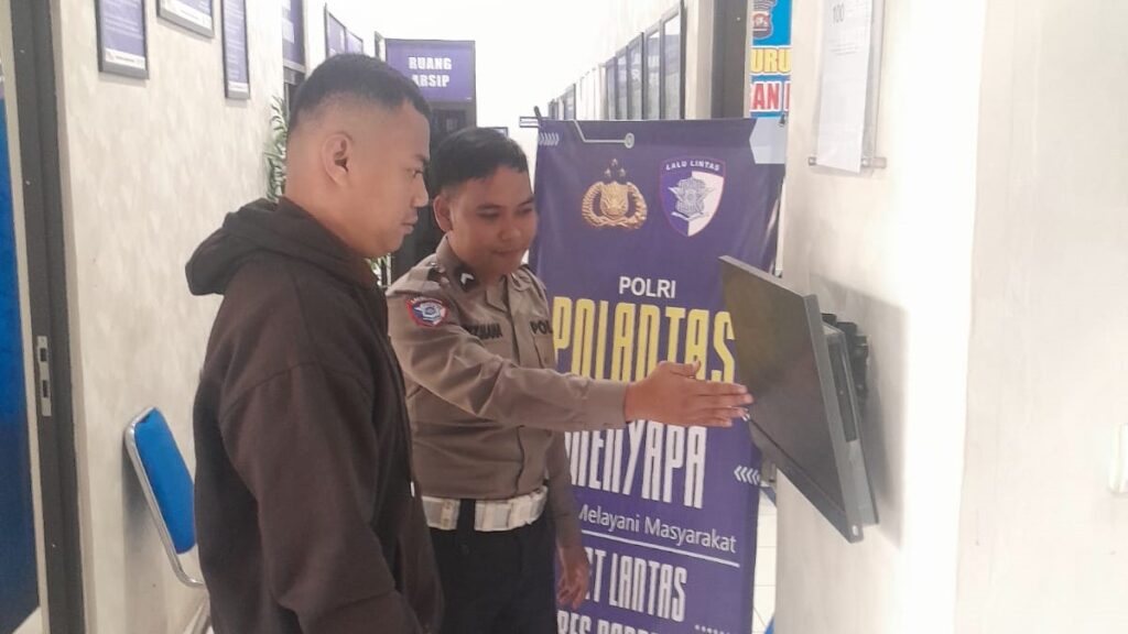 Satlantas Polres Pandeglang Laksanakan Program Polantas Menyapa di Satpas Pelayanan SIM 2 WhatsApp Image 2026 02 03 at 08.42.15
