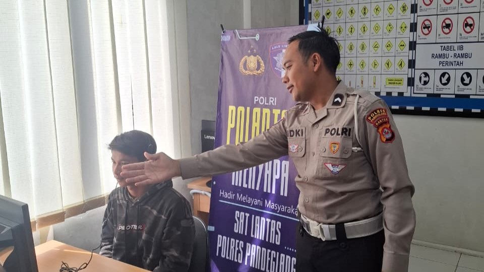 Satlantas Polres Pandeglang Laksanakan Program Polantas Menyapa, Wujudkan Pelayanan Prima kepada Masyarakat 6 WhatsApp Image 2026 02 19 at 09.08.15