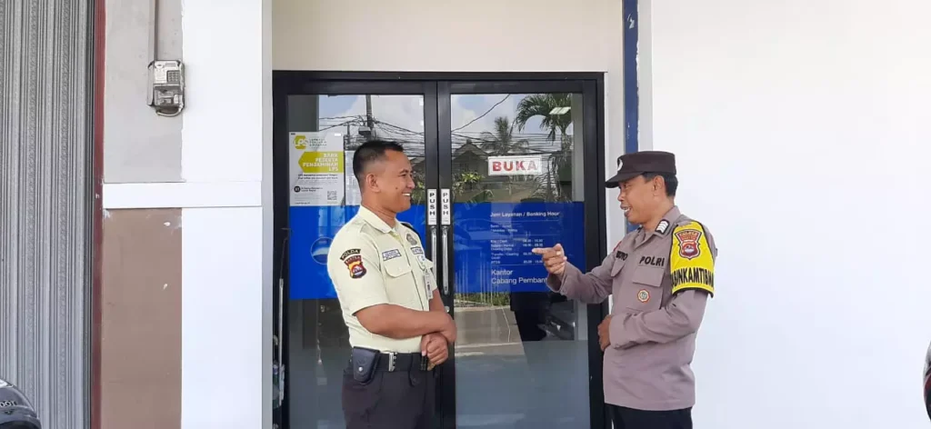 Ciptakan Situasi Kondusif, Bhabinkamtibmas Polsek Pandeglang Gelar Sambang ke Bank BWS 4 MConverter.eu WhatsApp Image 2026 05 12 at 13.02.35